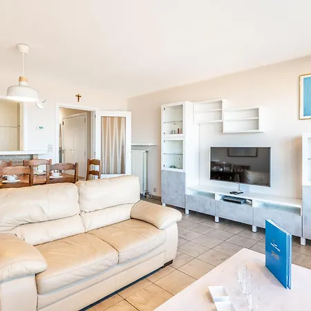 In St-idesbald With Sea View Apartment